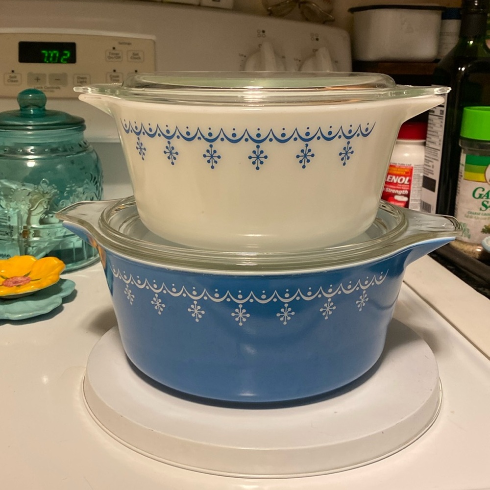 Pyrex Snowflake Garland Set Covered Baking Dishes Vintage Farmhouse Decor